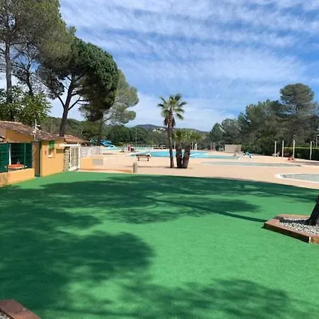 Campingplatz Mobil Dans Petit Coin Tranquille *